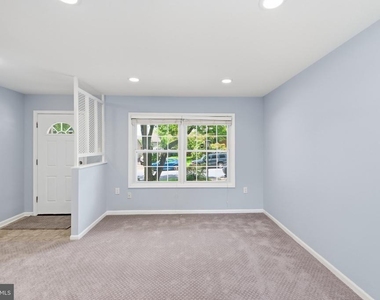1402 N Amelia Street - Photo Thumbnail 4