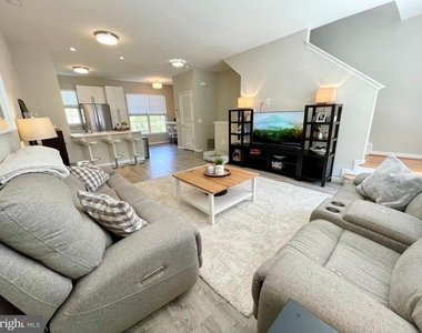 23052 Fontwell Square - Photo Thumbnail 1