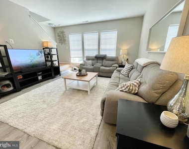 23052 Fontwell Square - Photo Thumbnail 3
