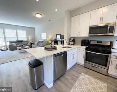 23052 Fontwell Square - Photo Thumbnail 9