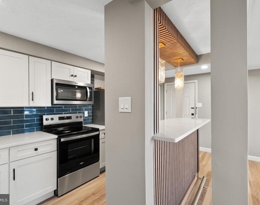 8385 Brockham Drive - Photo Thumbnail 10