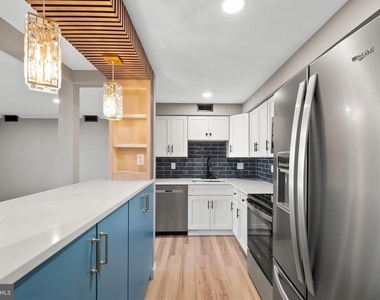 8385 Brockham Drive - Photo Thumbnail 11