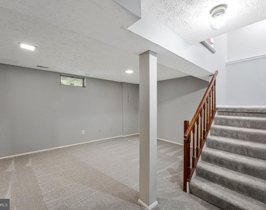 8025 Tyson Oaks Circle - Photo Thumbnail 24