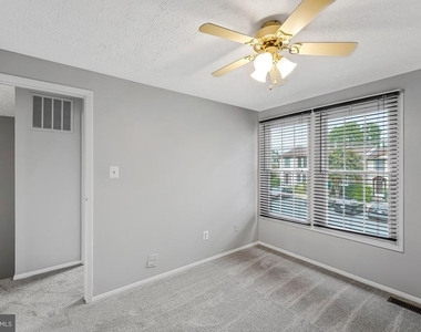 8025 Tyson Oaks Circle - Photo Thumbnail 11