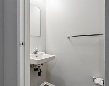 8025 Tyson Oaks Circle - Photo Thumbnail 27
