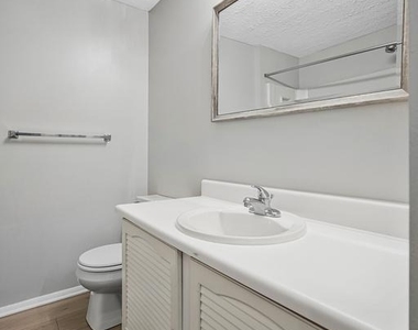 8025 Tyson Oaks Circle - Photo Thumbnail 13