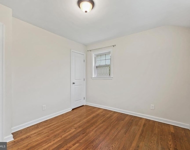 2722 Woodley Place - Photo Thumbnail 19