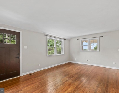 2722 Woodley Place - Photo Thumbnail 5