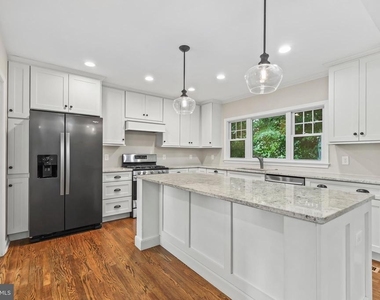 2722 Woodley Place - Photo Thumbnail 11