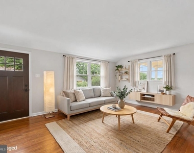 2722 Woodley Place - Photo Thumbnail 4