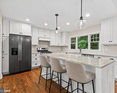 2722 Woodley Place - Photo Thumbnail 10
