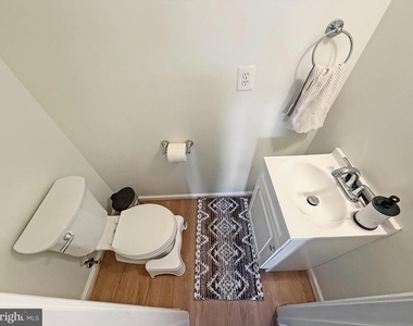 2535 James Monroe Circle - Photo Thumbnail 14