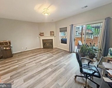 2535 James Monroe Circle - Photo Thumbnail 7