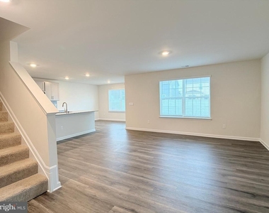5201 Crooked Lane - Photo Thumbnail 4