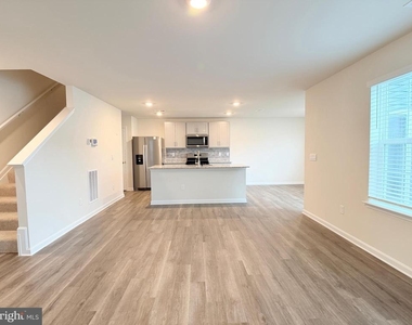 5201 Crooked Lane - Photo Thumbnail 6