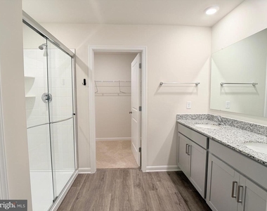 5201 Crooked Lane - Photo Thumbnail 13