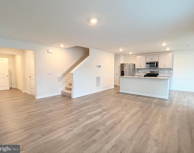 5201 Crooked Lane - Photo Thumbnail 7
