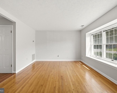 504 Tudor Drive - Photo Thumbnail 5