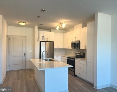 10755 Fairgrounds Drive - Photo Thumbnail 4