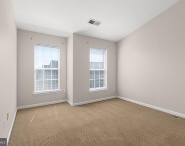 1105 Patrick Street - Photo Thumbnail 30