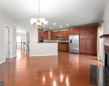 1105 Patrick Street - Photo Thumbnail 13
