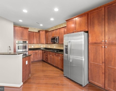 1105 Patrick Street - Photo Thumbnail 15