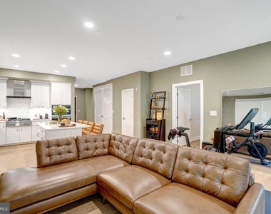 635 Slaters Lane - Photo Thumbnail 26