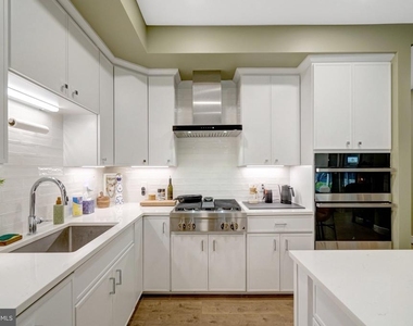 635 Slaters Lane - Photo Thumbnail 16