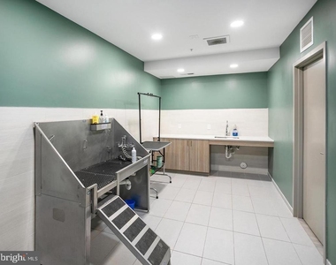 635 Slaters Lane - Photo Thumbnail 42