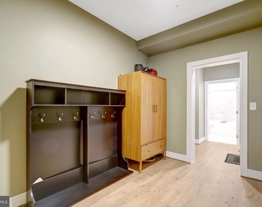 635 Slaters Lane - Photo Thumbnail 31