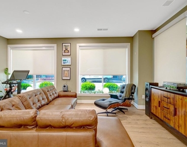 635 Slaters Lane - Photo Thumbnail 20