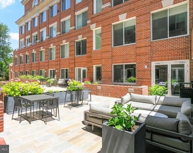 635 Slaters Lane - Photo Thumbnail 41