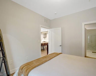 635 Slaters Lane - Photo Thumbnail 36