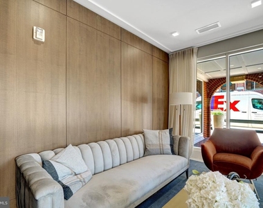 635 Slaters Lane - Photo Thumbnail 4