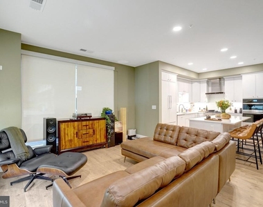 635 Slaters Lane - Photo Thumbnail 19