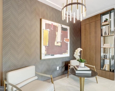 635 Slaters Lane - Photo Thumbnail 3