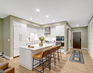 635 Slaters Lane - Photo Thumbnail 14