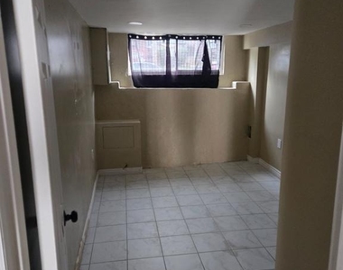 6202 Hasbrook Avenue - Photo Thumbnail 8