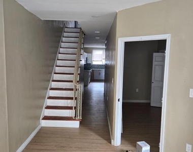 6202 Hasbrook Avenue - Photo Thumbnail 1