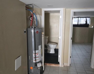6202 Hasbrook Avenue - Photo Thumbnail 7
