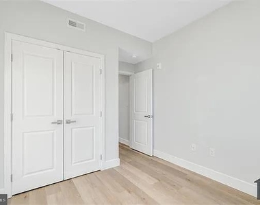 1229 W Hilton Street - Photo Thumbnail 7