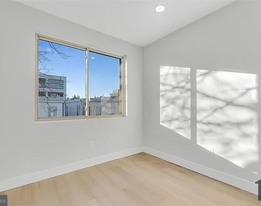 1229 W Hilton Street - Photo Thumbnail 2