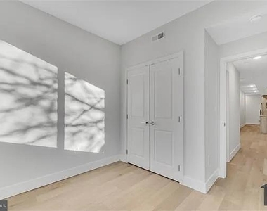 1229 W Hilton Street - Photo Thumbnail 9