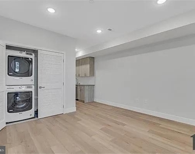 1229 W Hilton Street - Photo Thumbnail 8