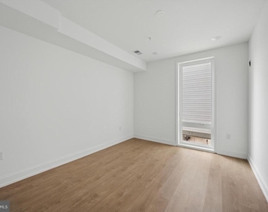 1614 Ridge Avenue - Photo Thumbnail 16
