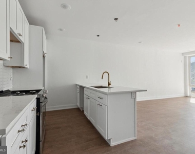 1614 Ridge Avenue - Photo Thumbnail 8