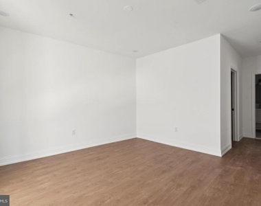 1614 Ridge Avenue - Photo Thumbnail 17