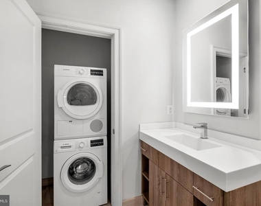 200 N 16th Street - Photo Thumbnail 6