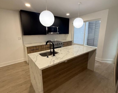 721 N 16th Street - Photo Thumbnail 8