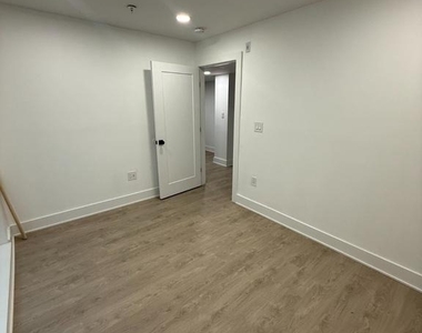 721 N 16th Street - Photo Thumbnail 5